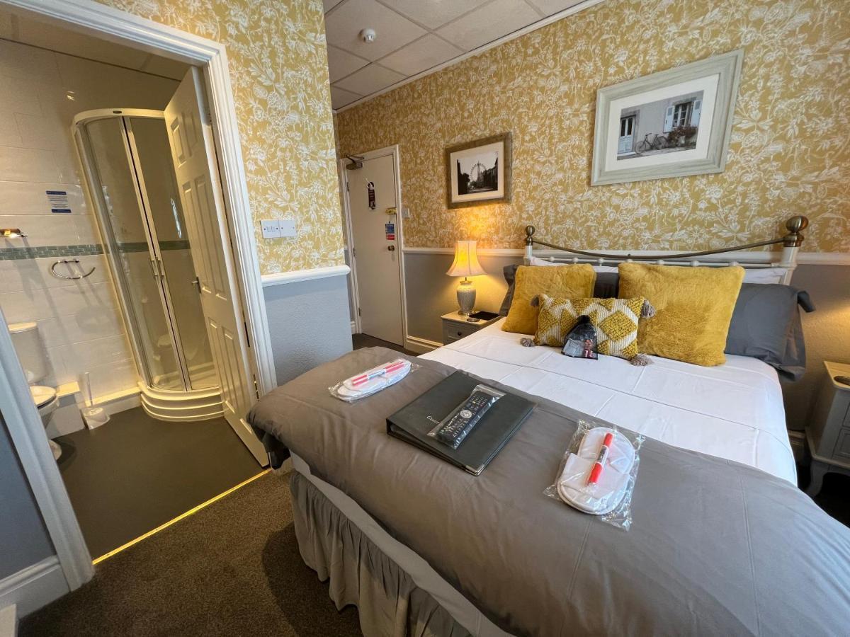 Raffles Hotel Blackpool Bagian luar foto