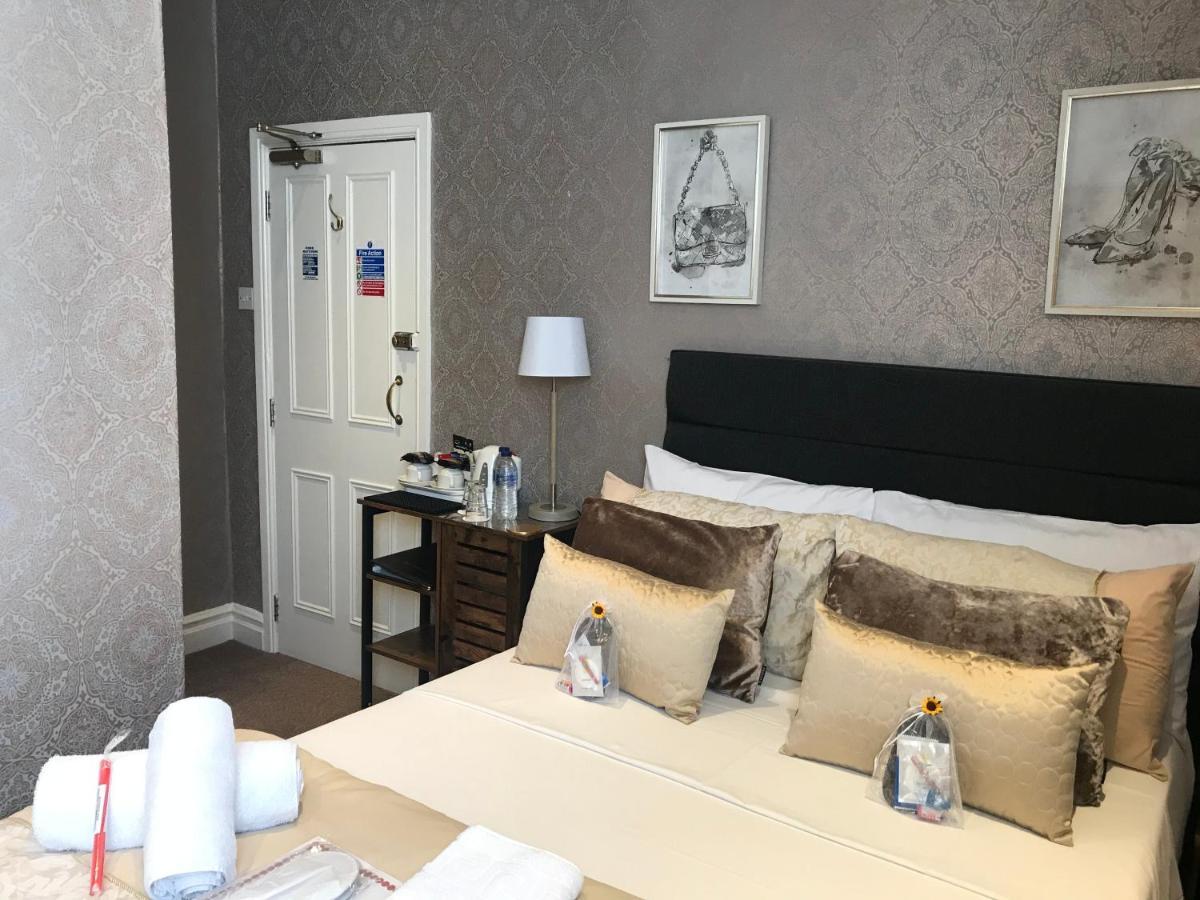 Raffles Hotel Blackpool Bagian luar foto